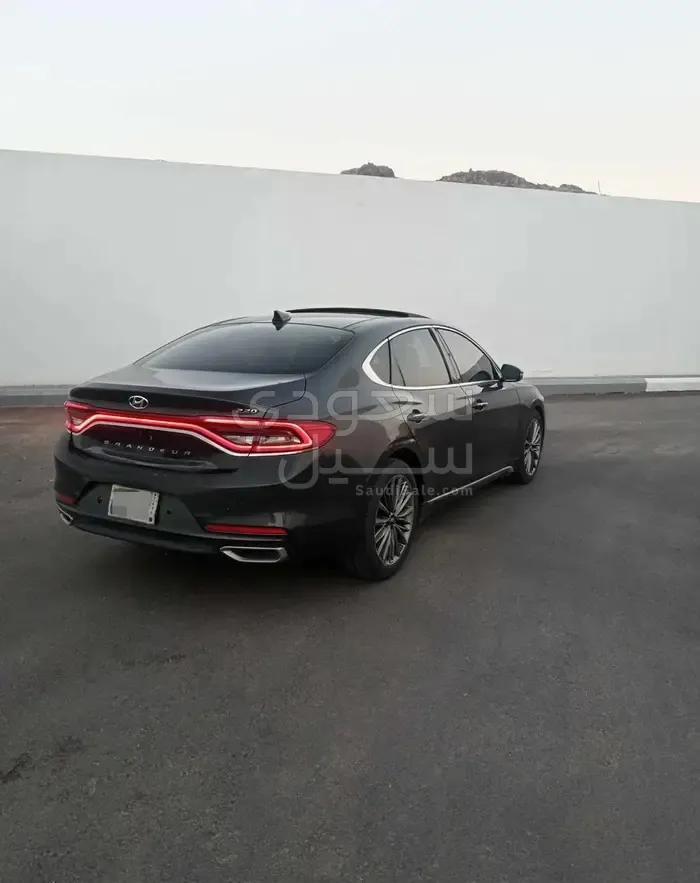 2018 هيونداي ازيرا سمارت