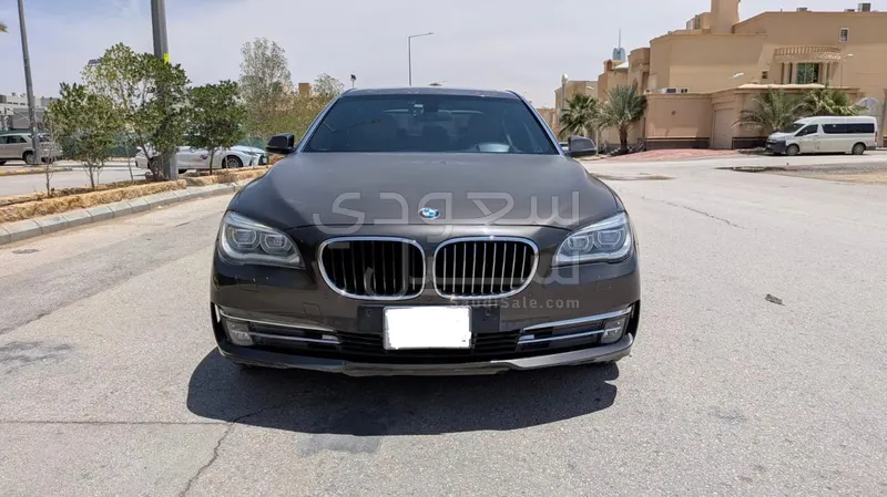 2015 بي ام دبليو الفئة السابعة 730 إل أي