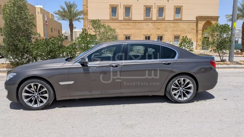 2015 بي ام دبليو الفئة السابعة 730 إل أي