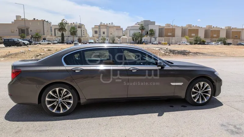 2015 بي ام دبليو الفئة السابعة 730 إل أي