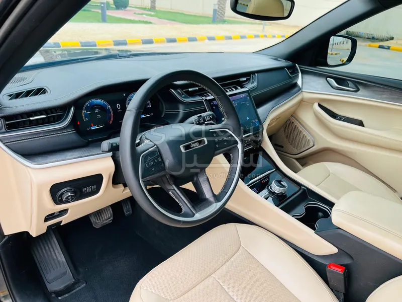 2023 جييب جراند شيروكي ليميتد