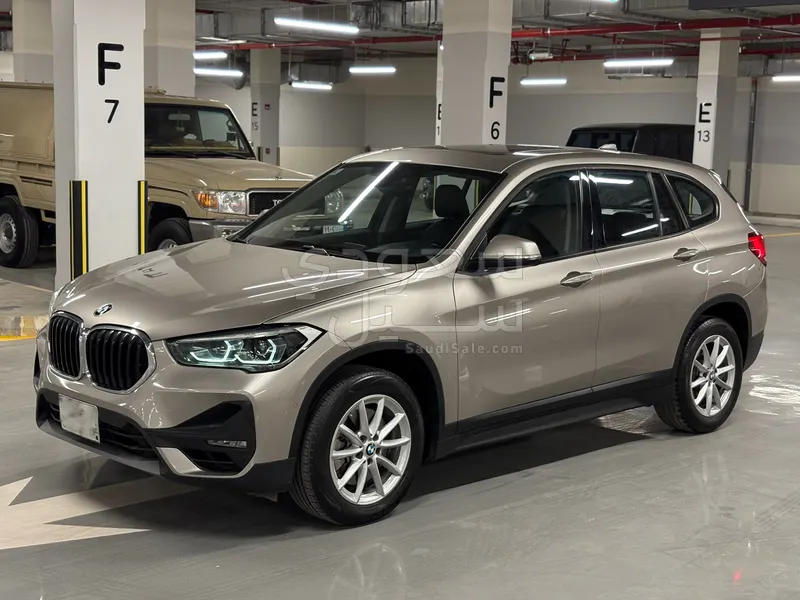 2022 بي ام دبليو الفئة اكس 1