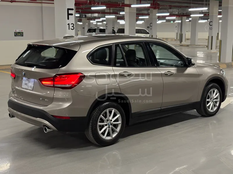 2022 بي ام دبليو الفئة اكس 1