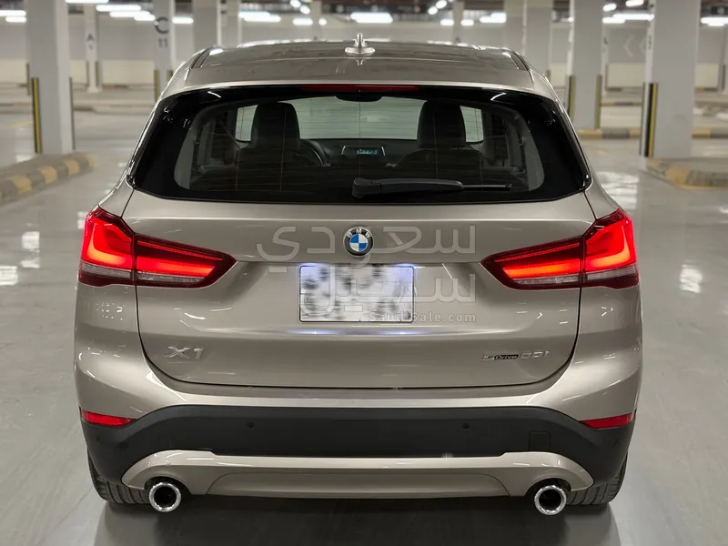 2022 بي ام دبليو الفئة اكس 1