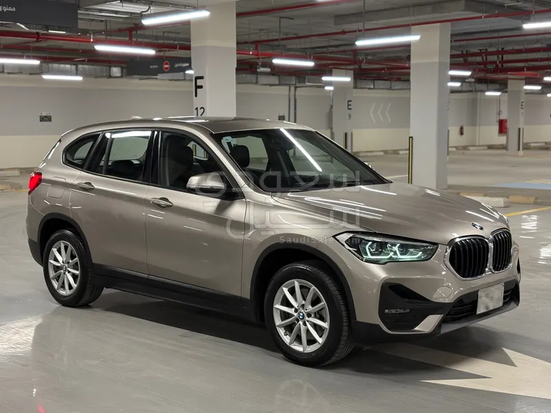 2022 بي ام دبليو الفئة اكس 1