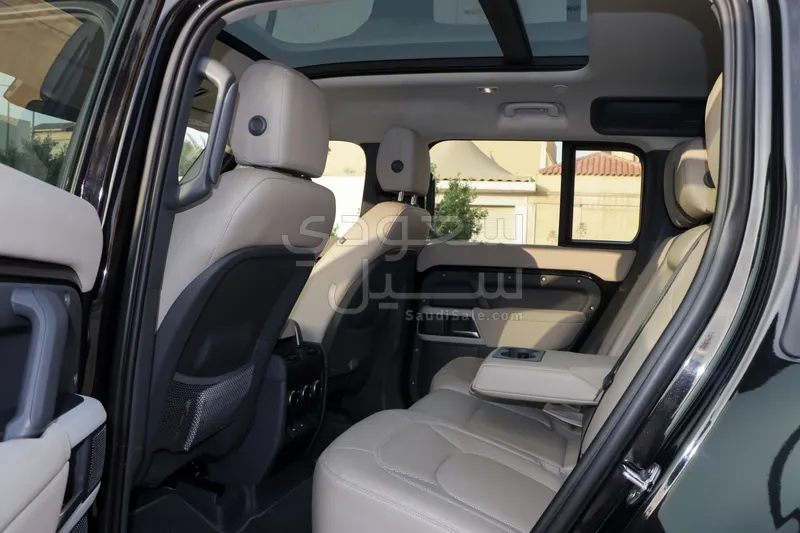 2023 لاند روفر ديفيندر 110