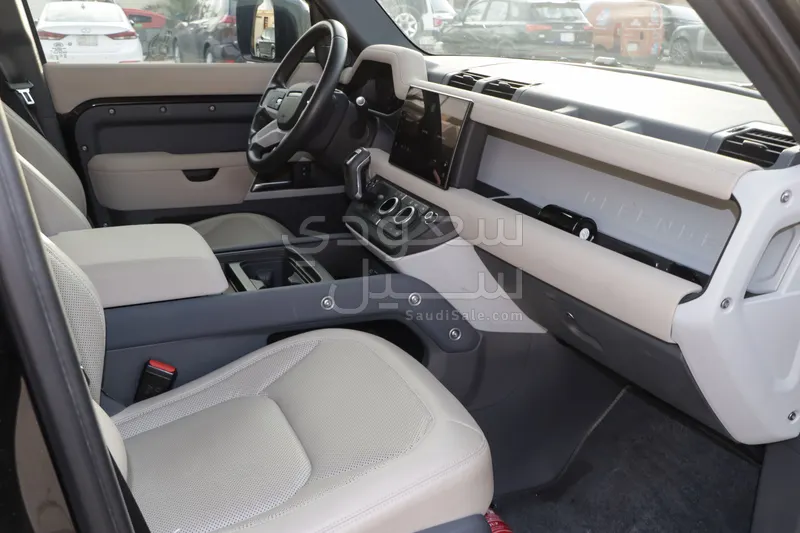 2023 لاند روفر ديفيندر 110