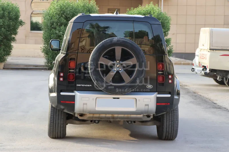 2023 لاند روفر ديفيندر 110