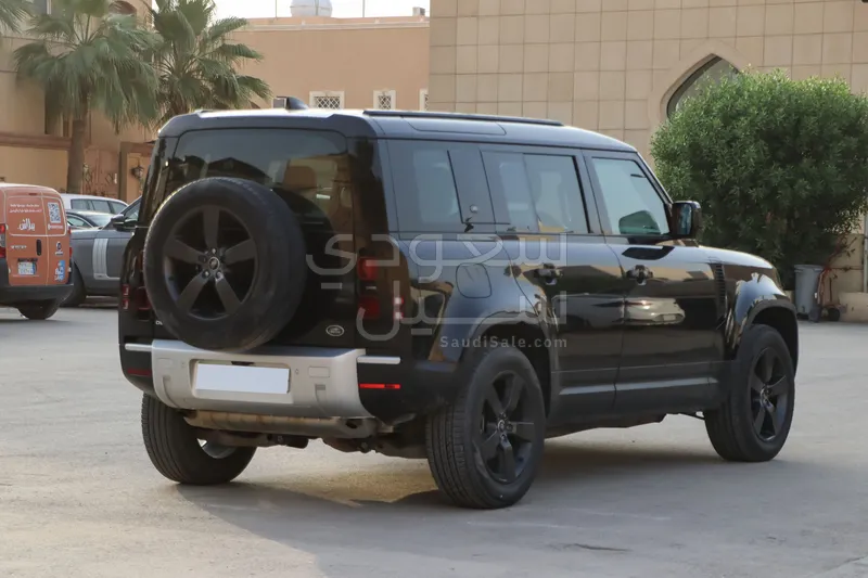2023 لاند روفر ديفيندر 110