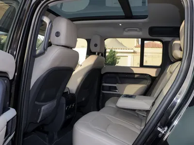 2023 لاند روفر ديفيندر 110