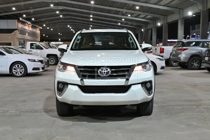 2018 تويوتا فورشنر في اكس