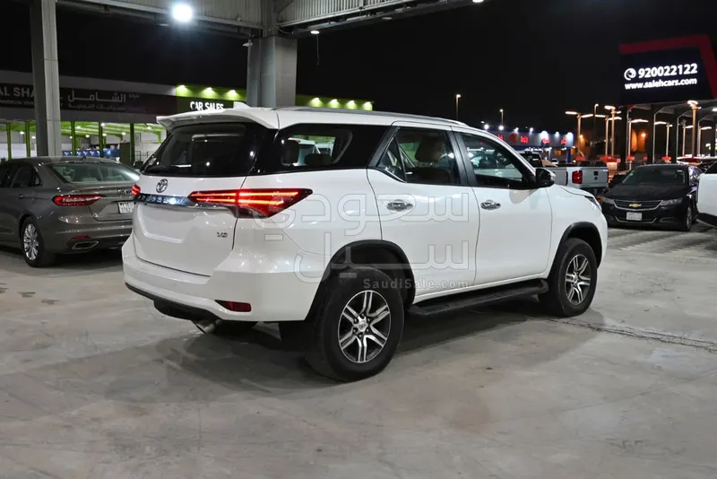 2018 تويوتا فورشنر في اكس