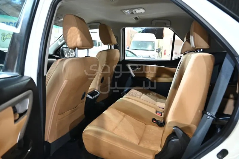 2018 تويوتا فورشنر في اكس