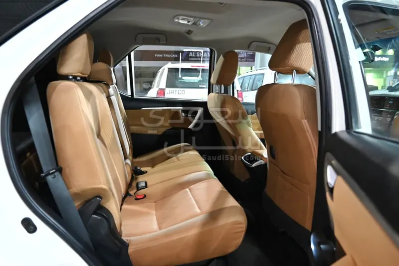 2018 تويوتا فورشنر في اكس