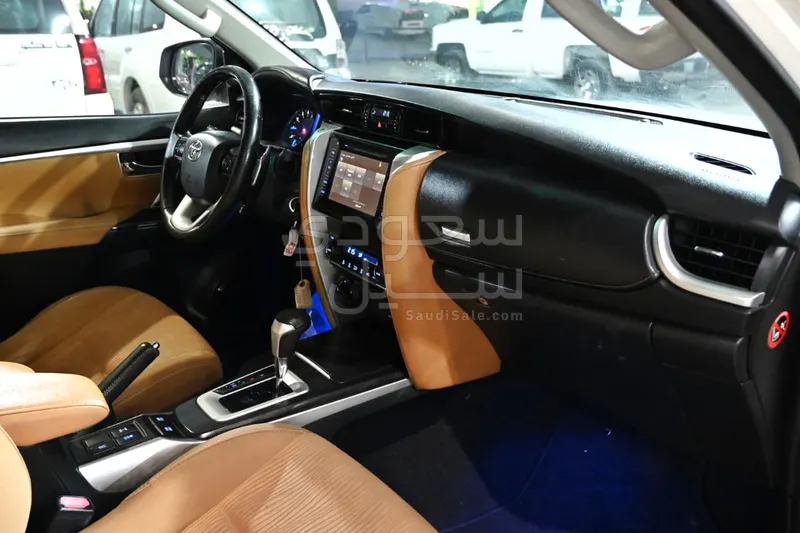 2018 تويوتا فورشنر في اكس