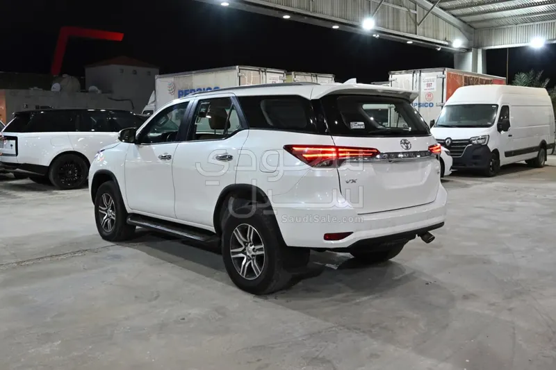 2018 تويوتا فورشنر في اكس