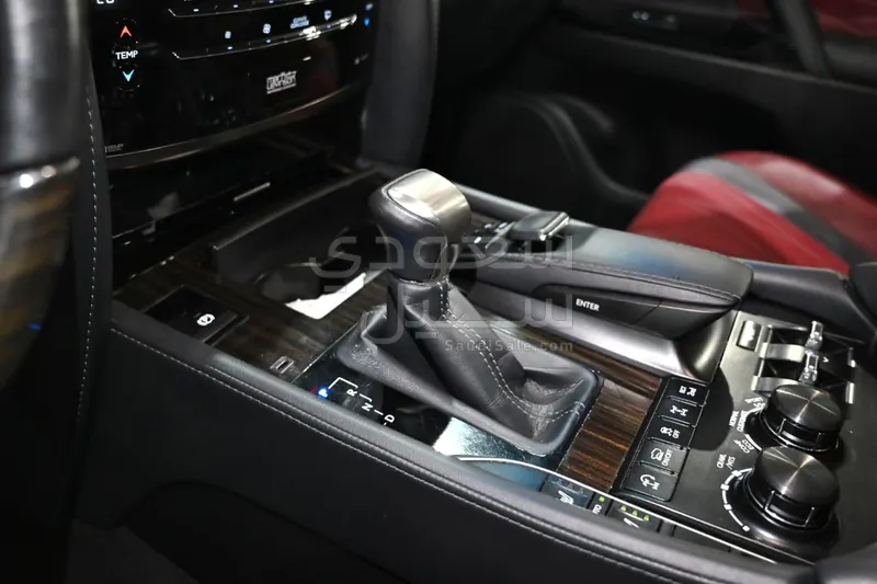 2021 لكزس إل إكس 570 بلاك اديشن