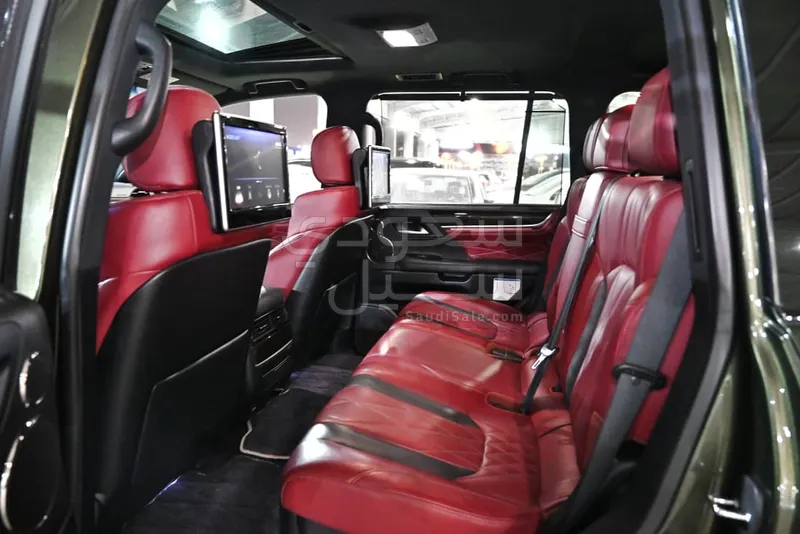 2021 لكزس إل إكس 570 بلاك اديشن