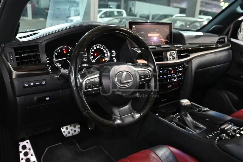 2021 لكزس إل إكس 570 بلاك اديشن