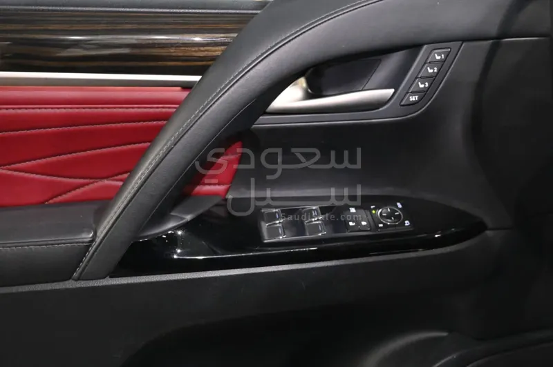 2021 لكزس إل إكس 570 بلاك اديشن