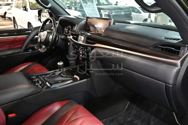 2021 لكزس إل إكس 570 بلاك اديشن