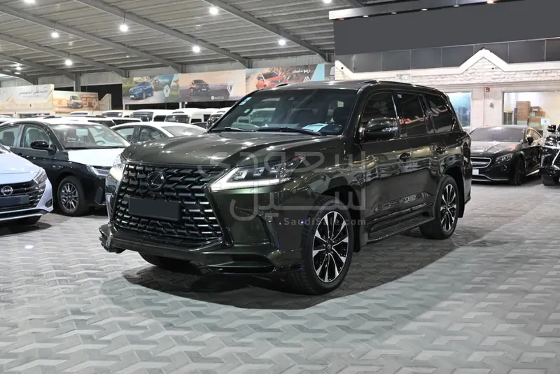 2021 لكزس إل إكس 570 بلاك اديشن