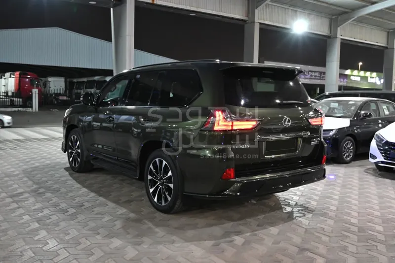 2021 لكزس إل إكس 570 بلاك اديشن