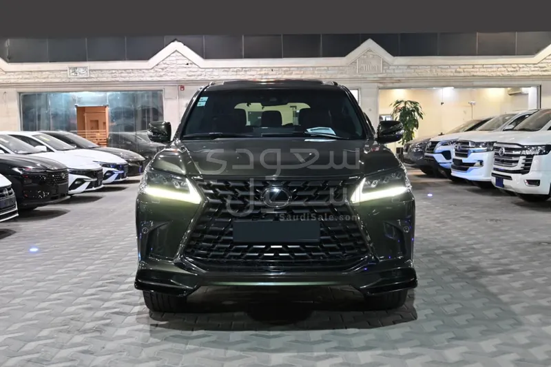 2021 لكزس إل إكس 570 بلاك اديشن