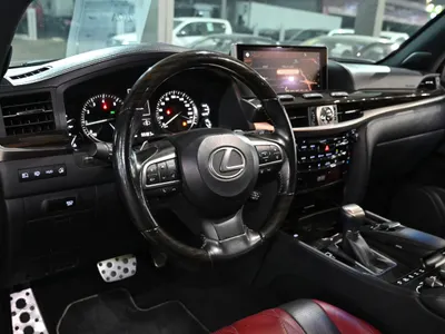 2021 لكزس إل إكس 570 بلاك اديشن