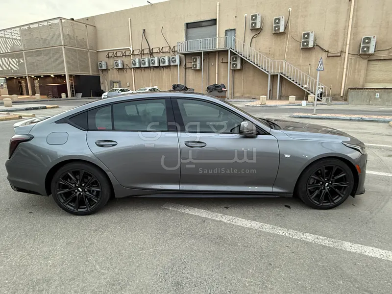 2022 كاديلاك سي تي 5 في