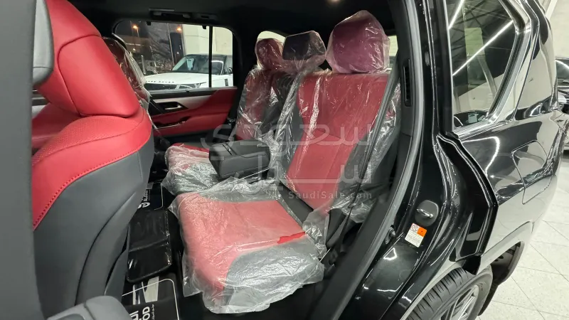 2022 لكزس إل إكس 600 إف