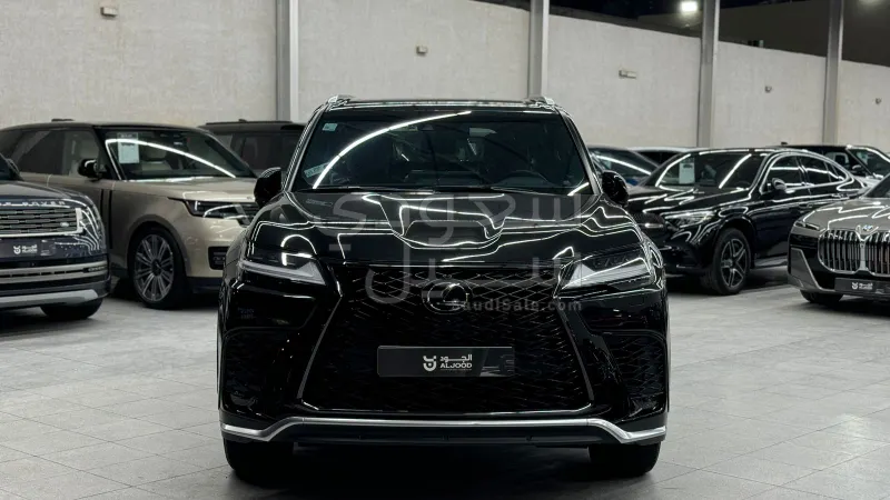 2022 لكزس إل إكس 600 إف