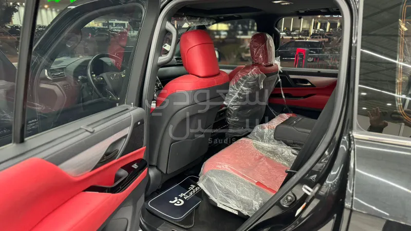 2022 لكزس إل إكس 600 إف