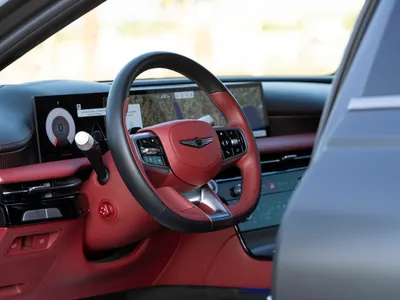 2025 جينيسيس جي 80 رويال