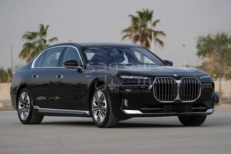 2026 بي ام دبليو الفئة السابعة 735 إل أي