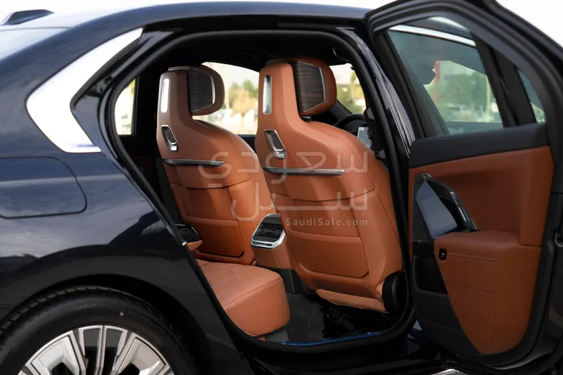 2026 بي ام دبليو الفئة السابعة 735 إل أي