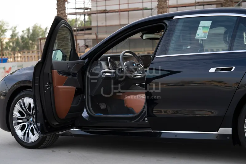 2026 بي ام دبليو الفئة السابعة 735 إل أي