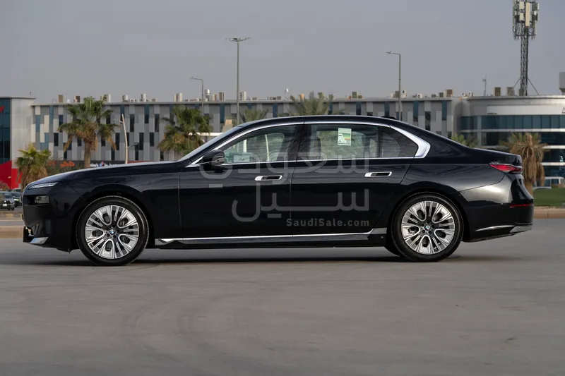 2026 بي ام دبليو الفئة السابعة 735 إل أي