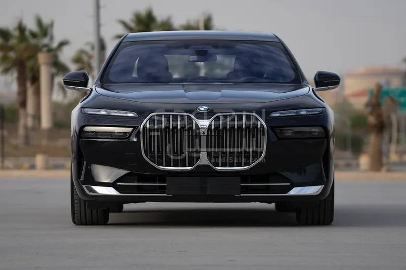 2026 بي ام دبليو الفئة السابعة 735 إل أي