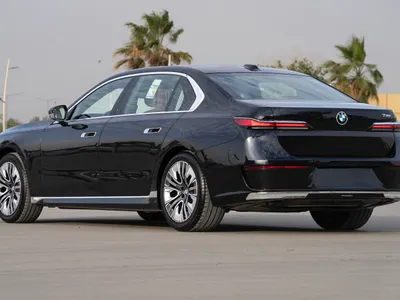 2026 بي ام دبليو الفئة السابعة 735 إل أي