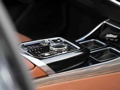 2026 بي ام دبليو الفئة السابعة 735 إل أي