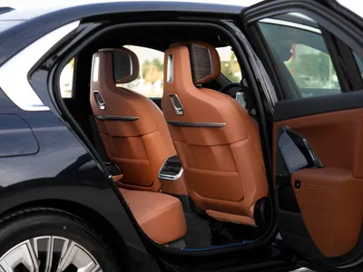 2026 بي ام دبليو الفئة السابعة 735 إل أي