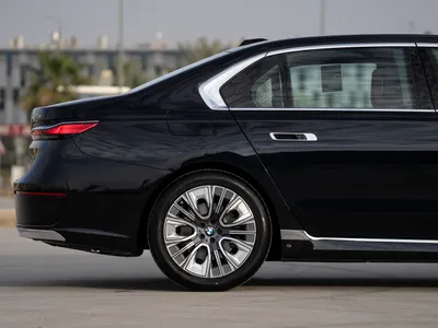 2026 بي ام دبليو الفئة السابعة 735 إل أي