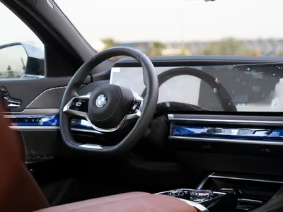 2026 بي ام دبليو الفئة السابعة 735 إل أي