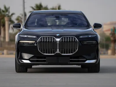 2026 بي ام دبليو الفئة السابعة 735 إل أي