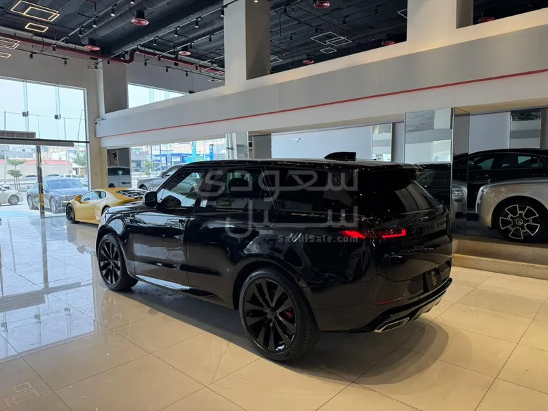 2026 لاند روفر رينج روفر سبورت اتش اس اي