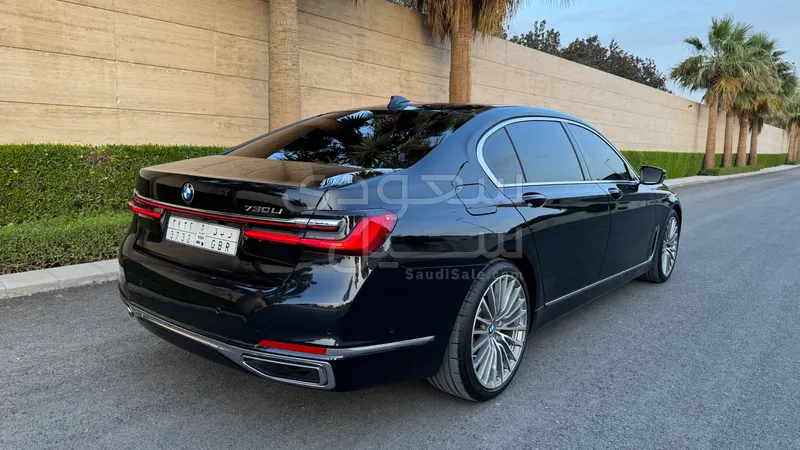 2022 بي ام دبليو الفئة السابعة 730 إل أي