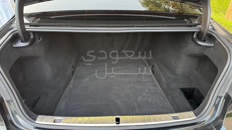 2022 بي ام دبليو الفئة السابعة 730 إل أي