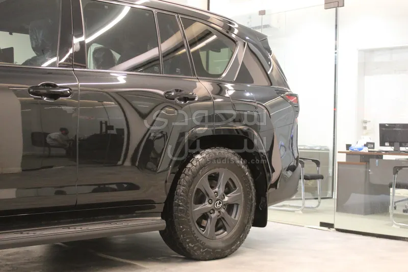 2025 لكزس إل إكس 600 اوف رود