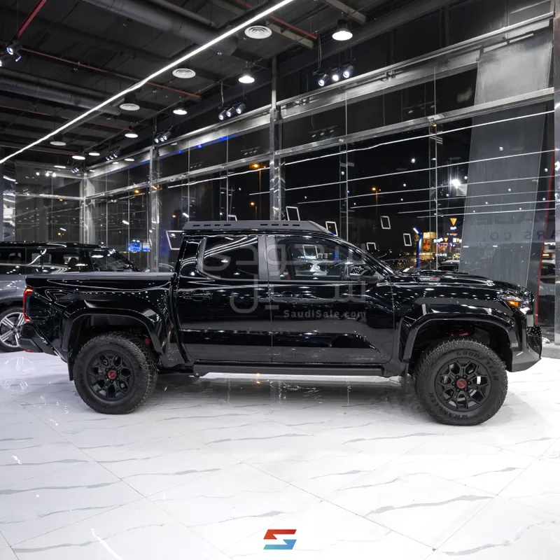 2024 تويوتا تاكوما تي ار دي